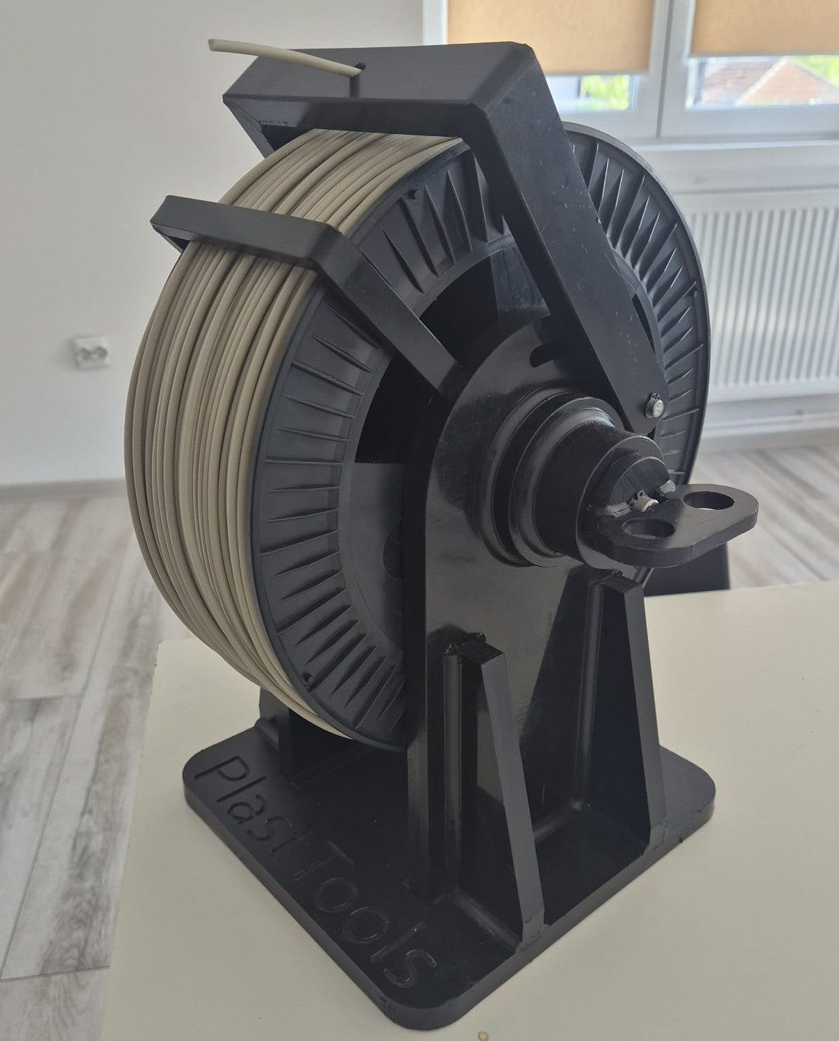 Dispozitiv pentru electrod de sudura plastic